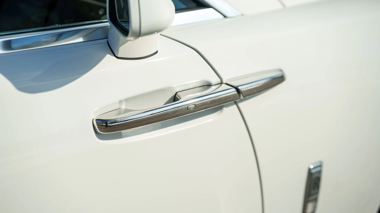2017 Rolls-Royce Dawn - Image 22 of 31