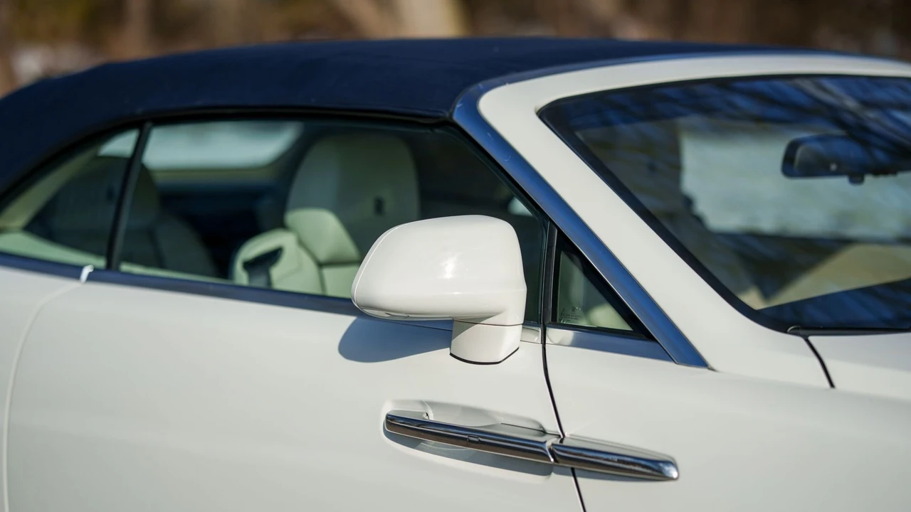 2017 Rolls-Royce Dawn - Image 24 of 31