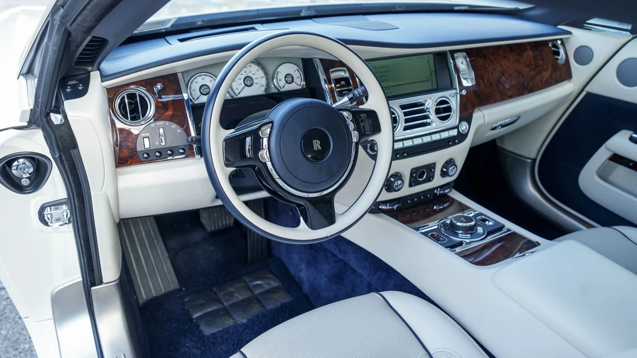 2017 Rolls-Royce Dawn - Image 7 of 31