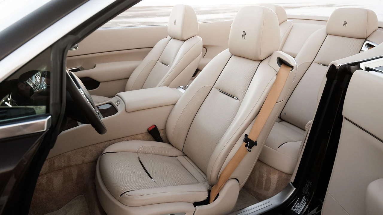 2017 Rolls-Royce Dawn - Image 2 of 31