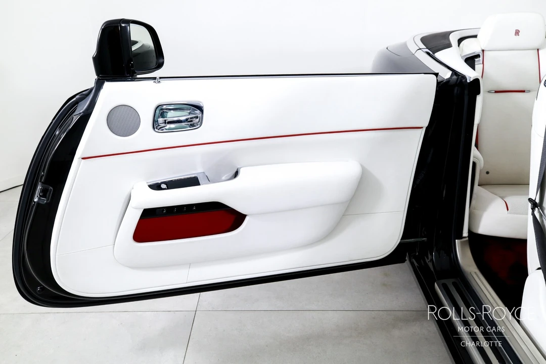 2017 Rolls-Royce Dawn - Image 23 of 31