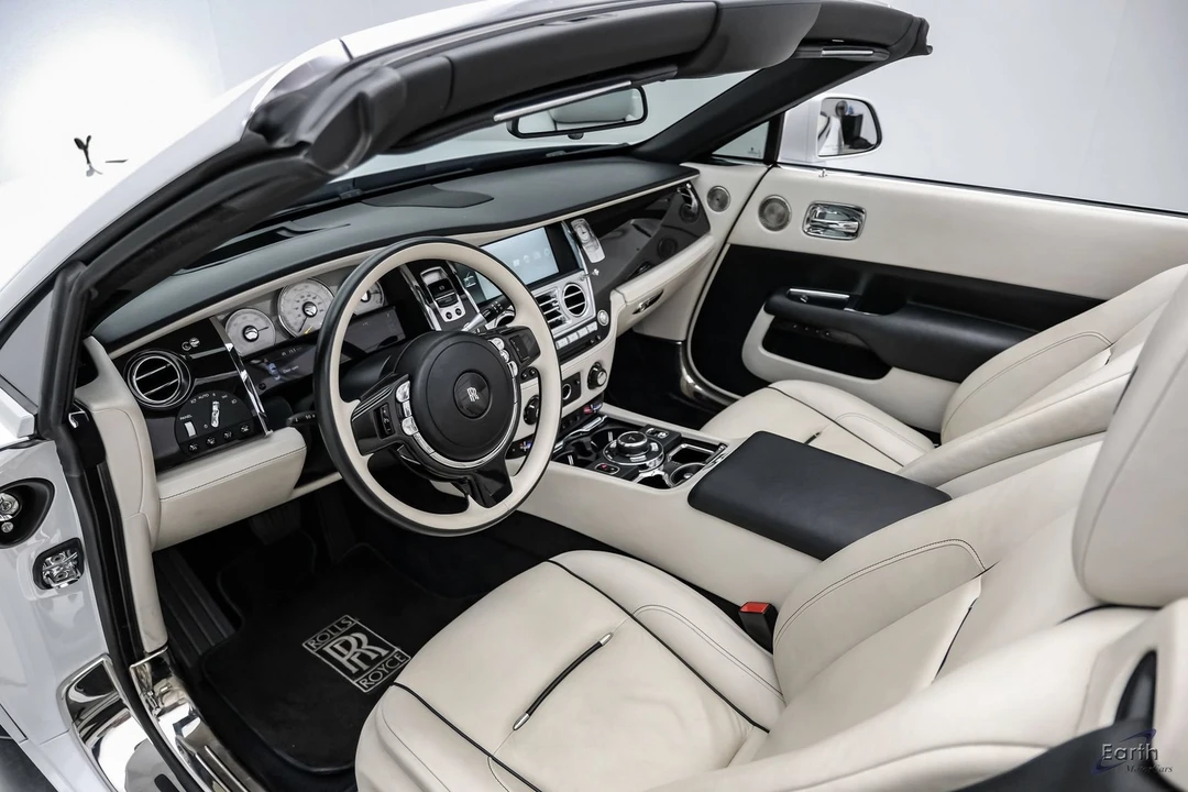 2017 Rolls-Royce Dawn - Image 2 of 31