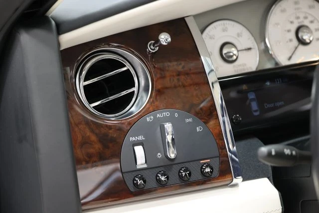 2017 Rolls-Royce Ghost 1st Gen - Image 24 of 31