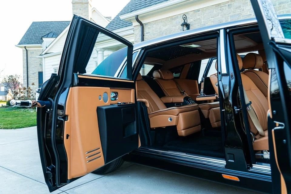 2017 Rolls-Royce Phantom VIII - Image 17 of 19
