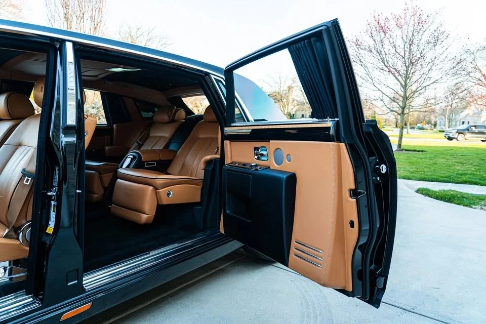 2017 Rolls-Royce Phantom VIII - Image 18 of 19
