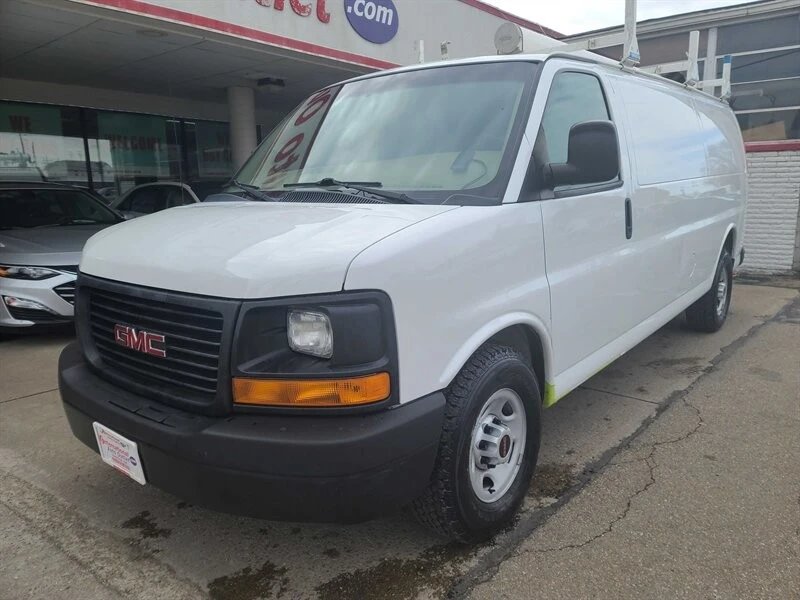 2017 GMC Savana - Image 2 of 4