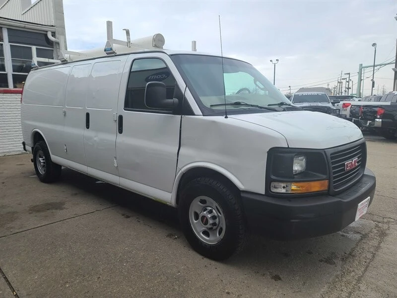 2017 GMC Savana - Image 4 of 4