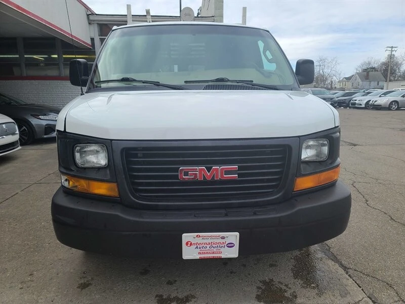 2017 GMC Savana - Image 3 of 4