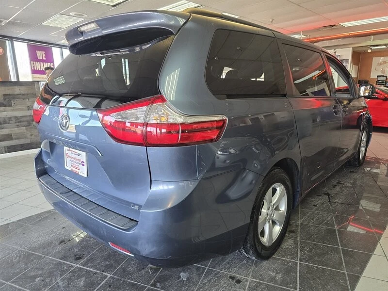 2017 Toyota Sienna 3rd Gen - Image 4 of 4