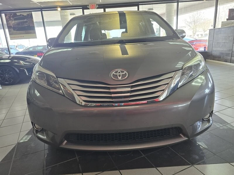 2017 Toyota Sienna 3rd Gen - Image 2 of 4