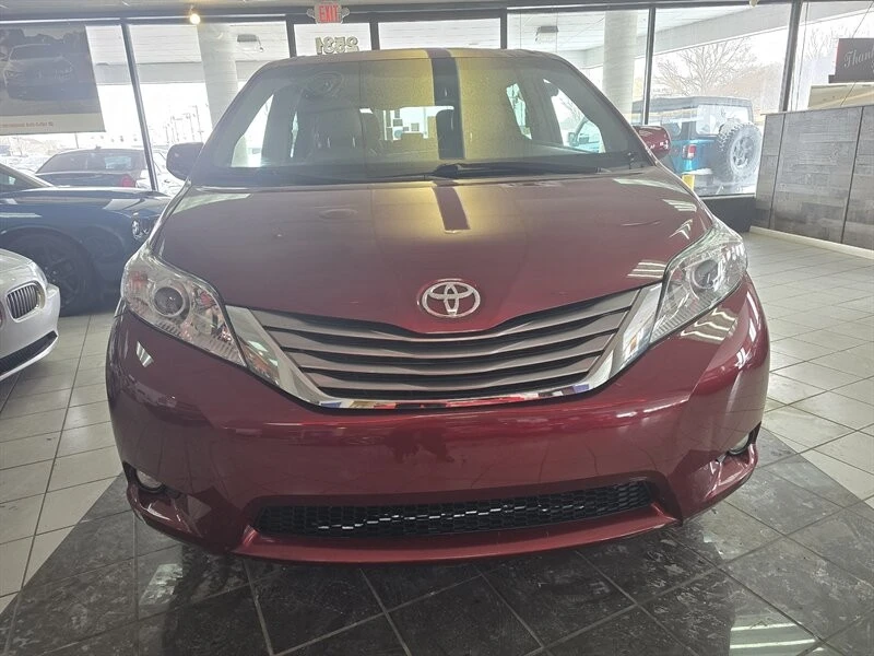 2017 Toyota Sienna 3rd Gen - Image 2 of 4