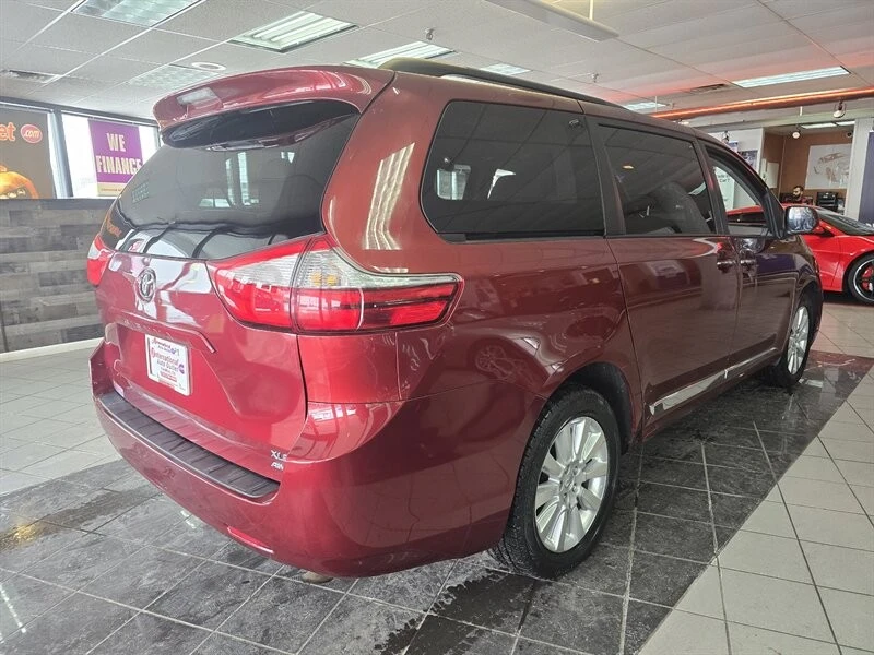 2017 Toyota Sienna 3rd Gen - Image 4 of 4