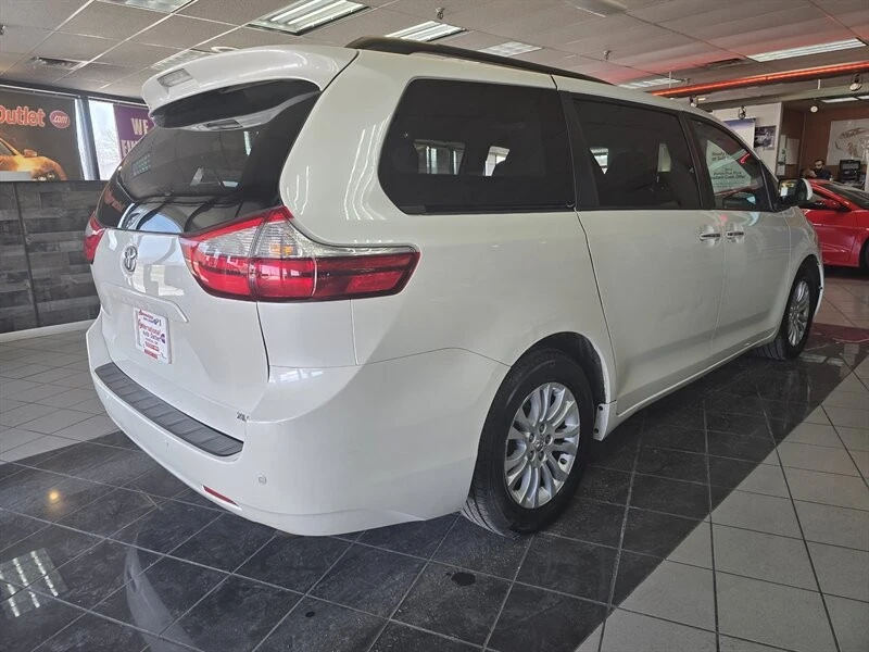 2017 Toyota Sienna 3rd Gen - Image 4 of 4