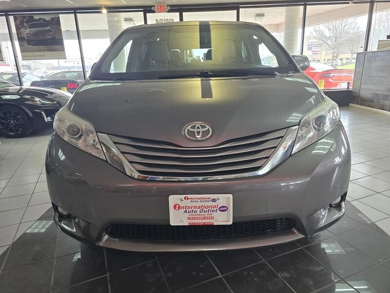 2017 Toyota Sienna 3rd Gen - Image 2 of 4