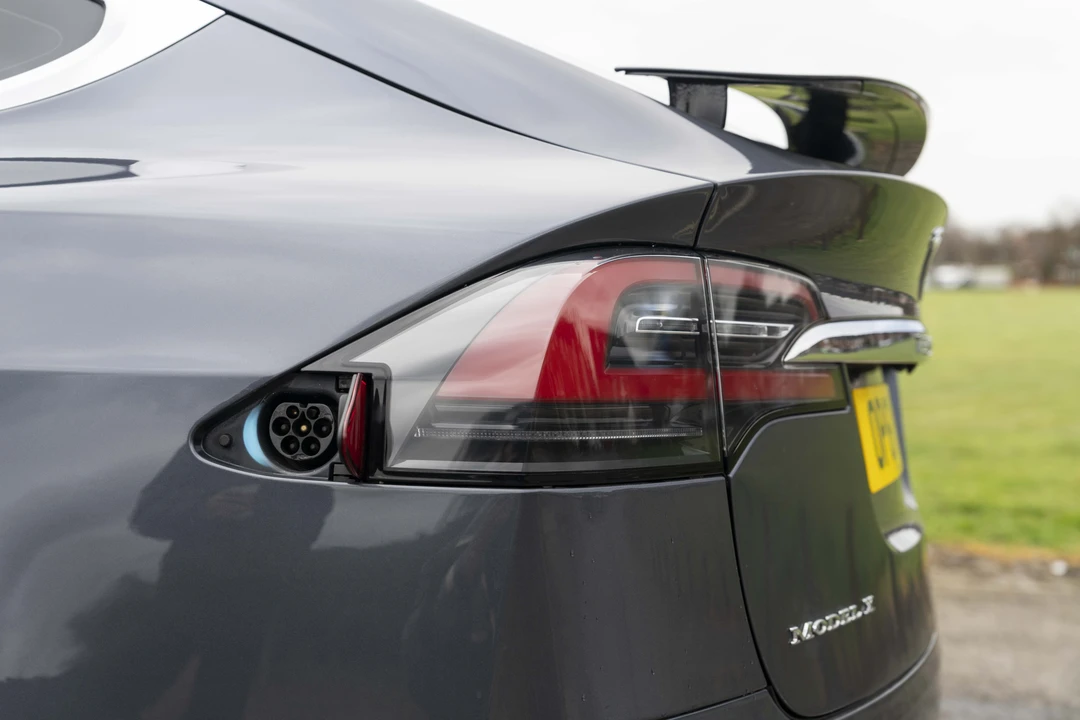 2017 Tesla Model X - Image 24 of 31