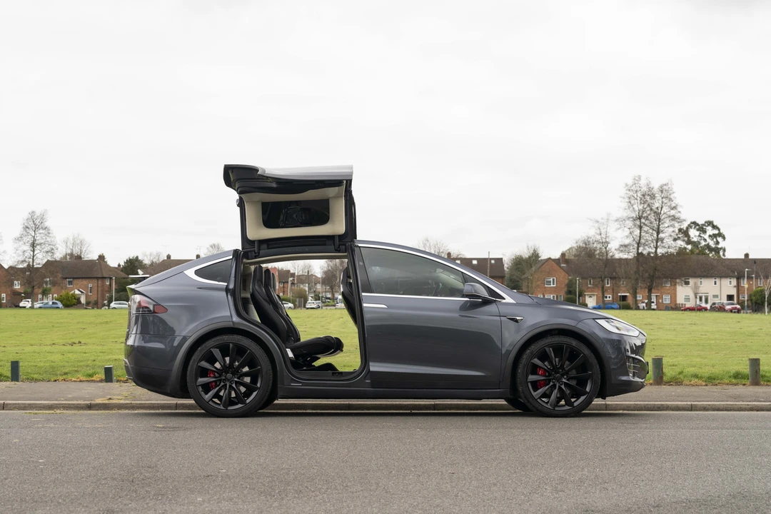 2017 Tesla Model X - Image 10 of 31