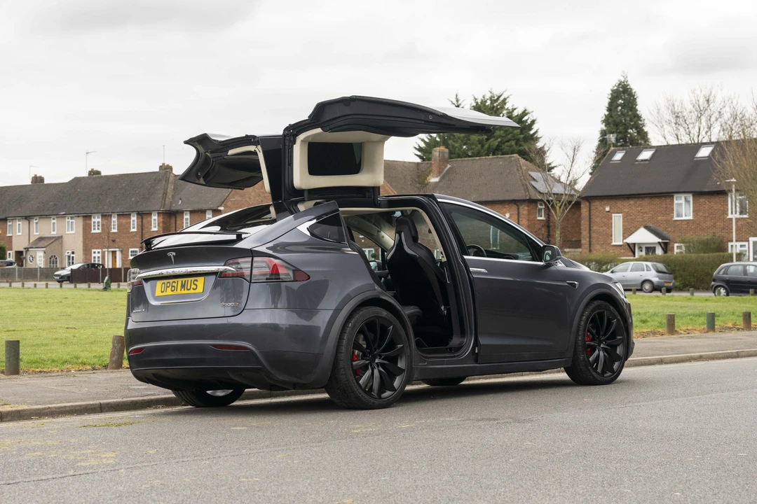 2017 Tesla Model X - Image 11 of 31