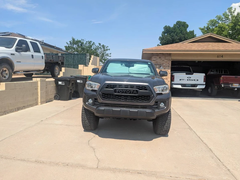 2017 Toyota Tacoma 3rd Gen - Image 2 of 8
