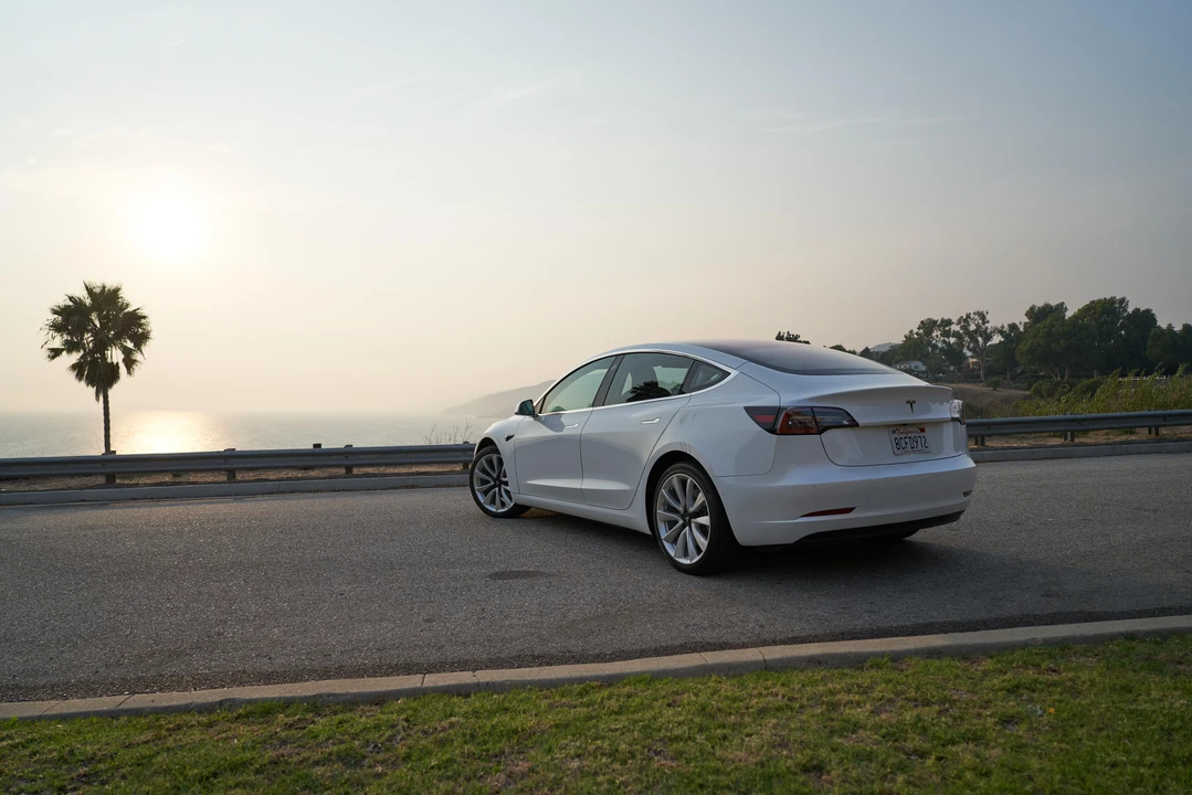 2017 Tesla Model 3 - Image 8 of 31