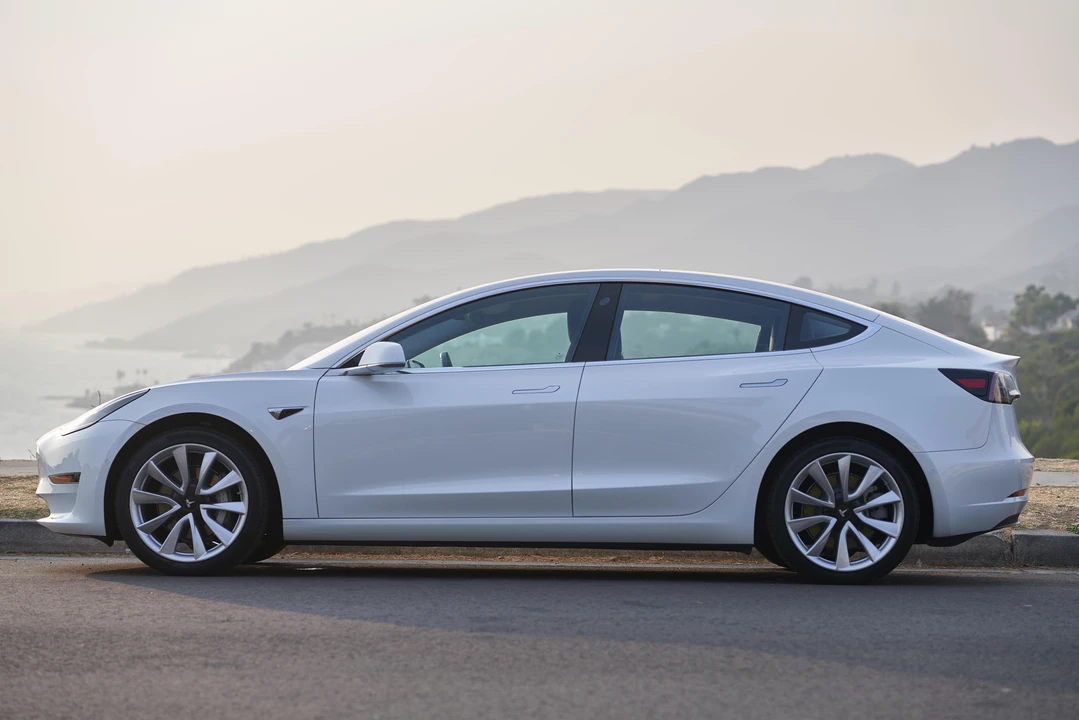 2017 Tesla Model 3 - Image 3 of 31