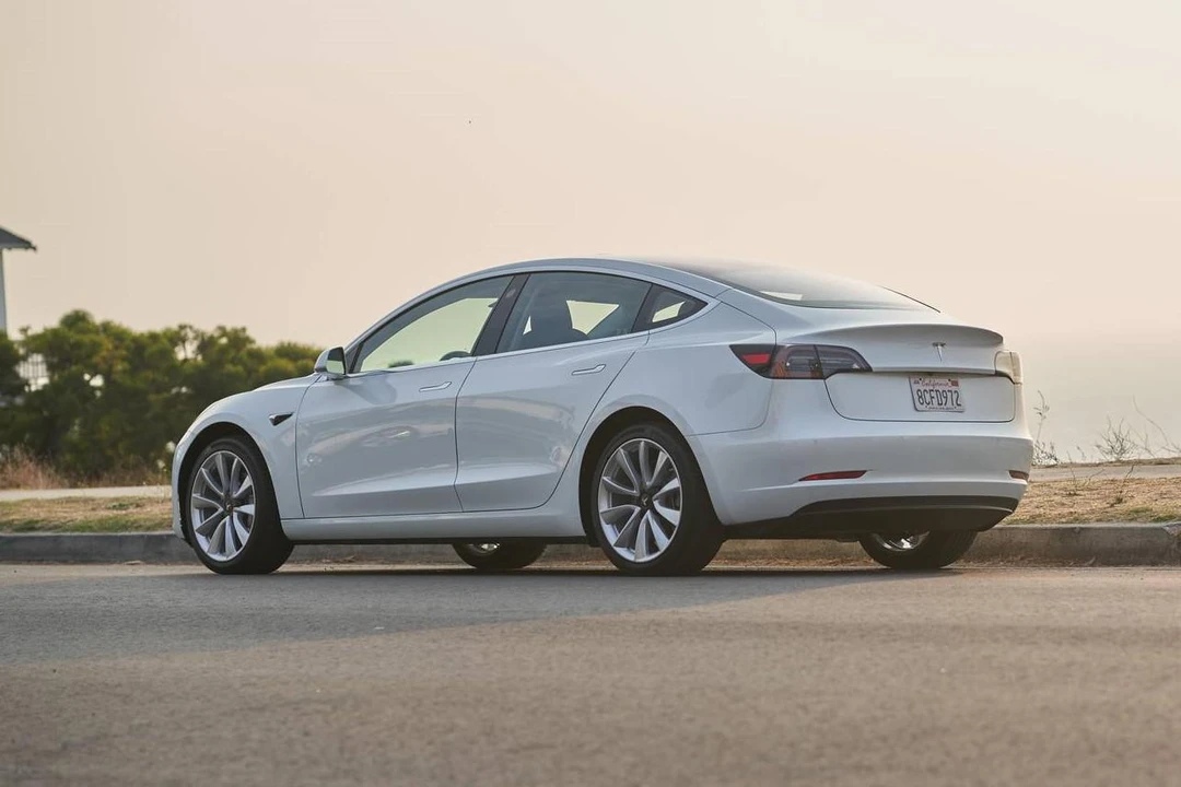 2017 Tesla Model 3 - Image 4 of 31