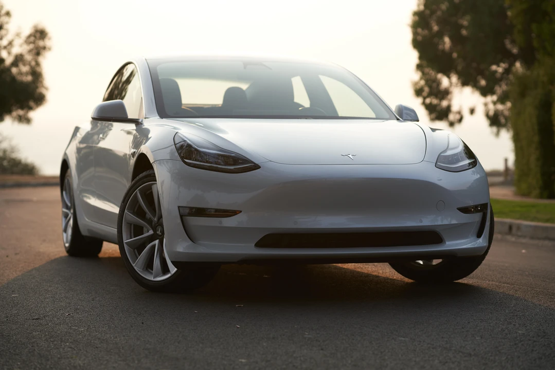 2017 Tesla Model 3 - Image 5 of 31