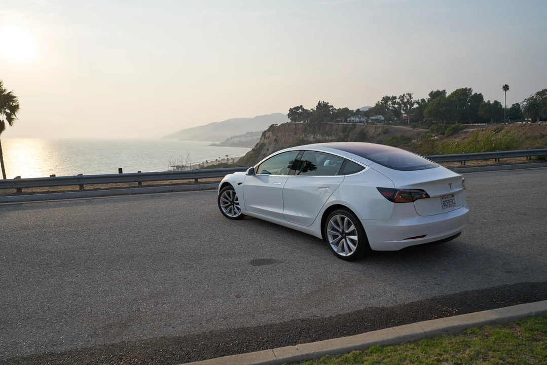 2017 Tesla Model 3 - Image 7 of 31