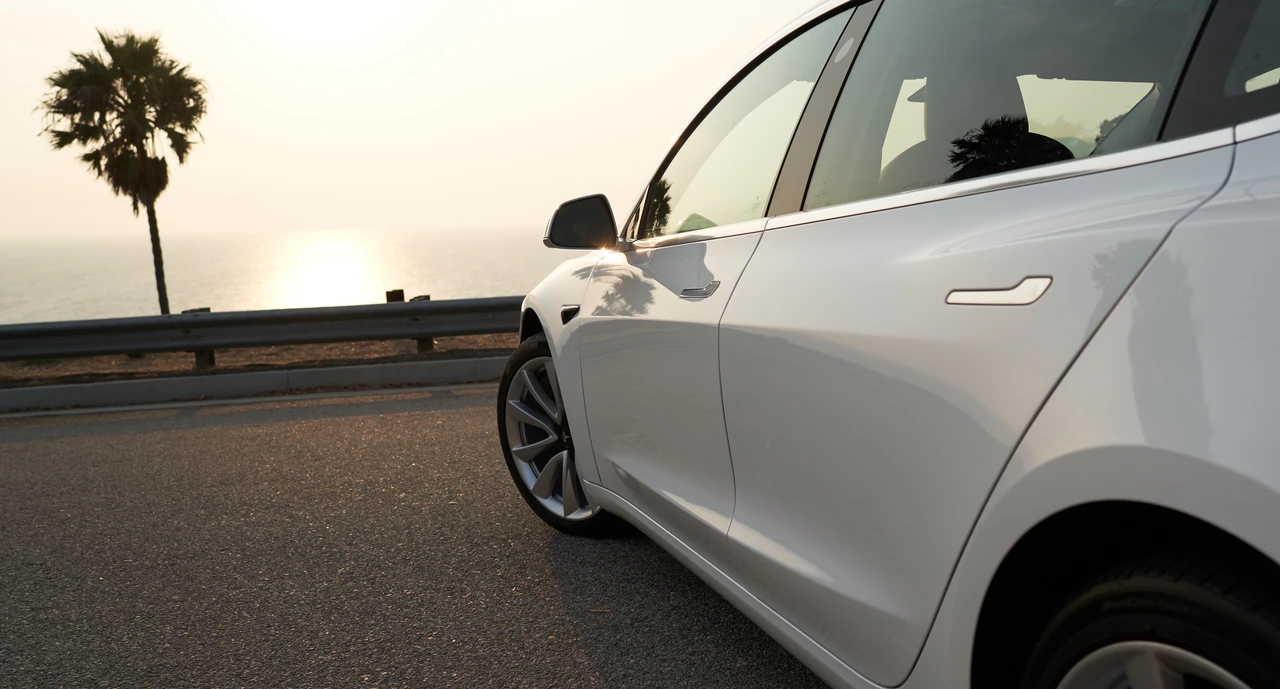 2017 Tesla Model 3 - Image 18 of 31