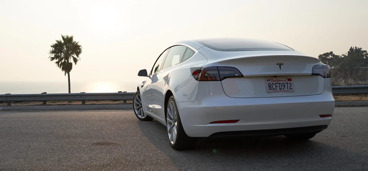 2017 Tesla Model 3 - Image 9 of 31