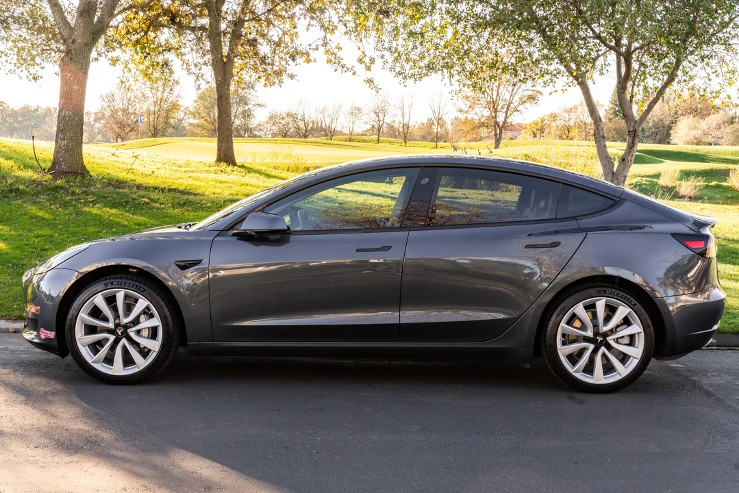 2017 Tesla Model 3 - Image 4 of 31