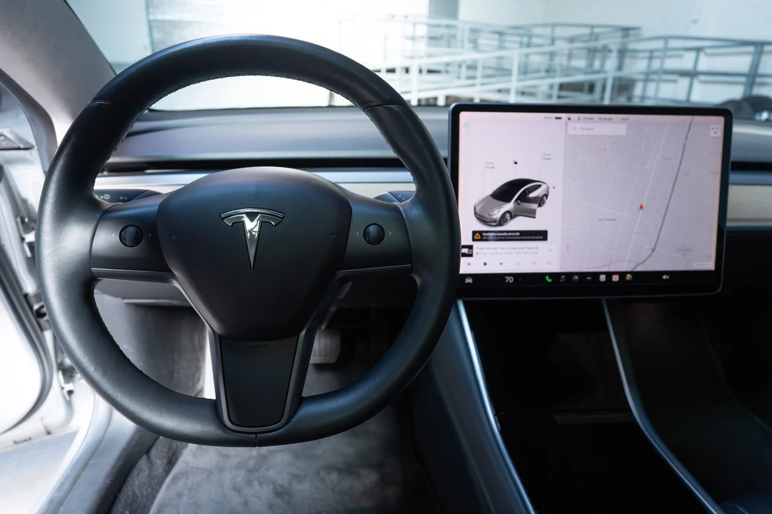2017 Tesla Model 3 - Image 5 of 21