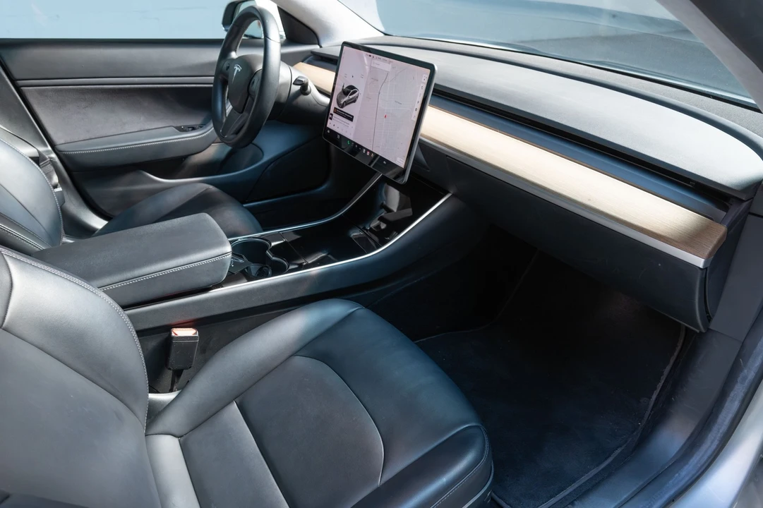 2017 Tesla Model 3 - Image 4 of 21