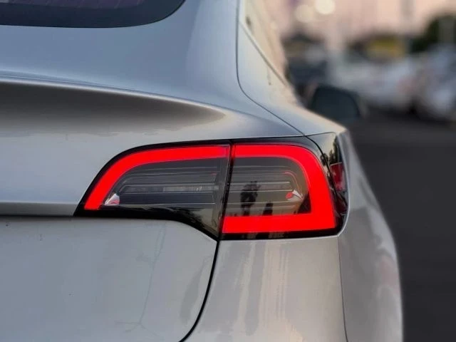 2017 Tesla Model 3 - Image 9 of 12