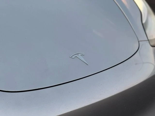 2017 Tesla Model 3 - Image 4 of 12