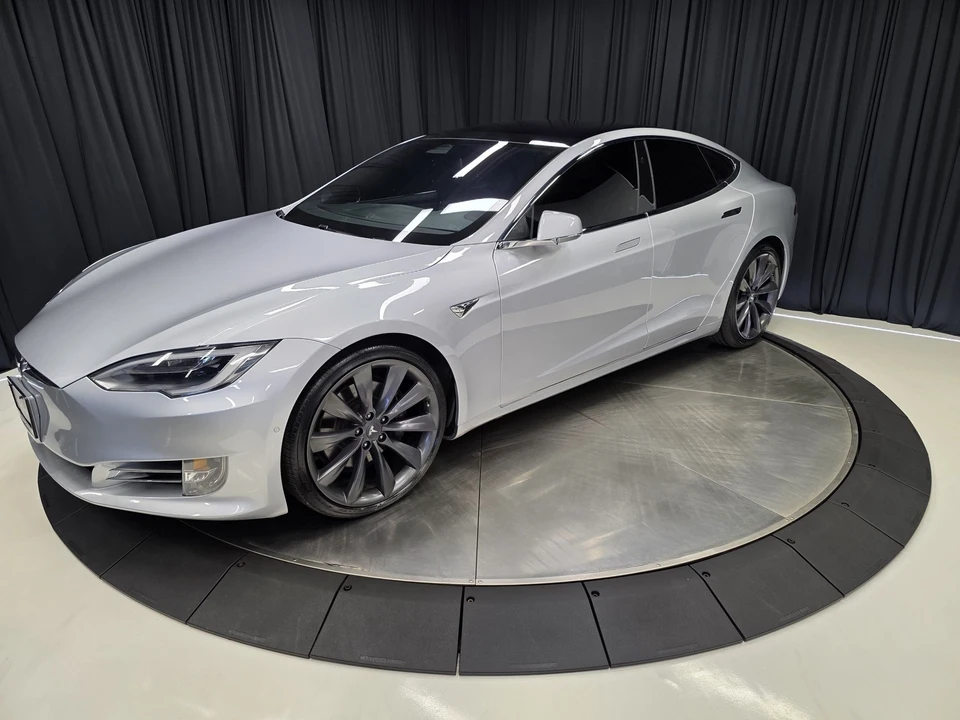 2017 Tesla Model S - Image 8 of 12