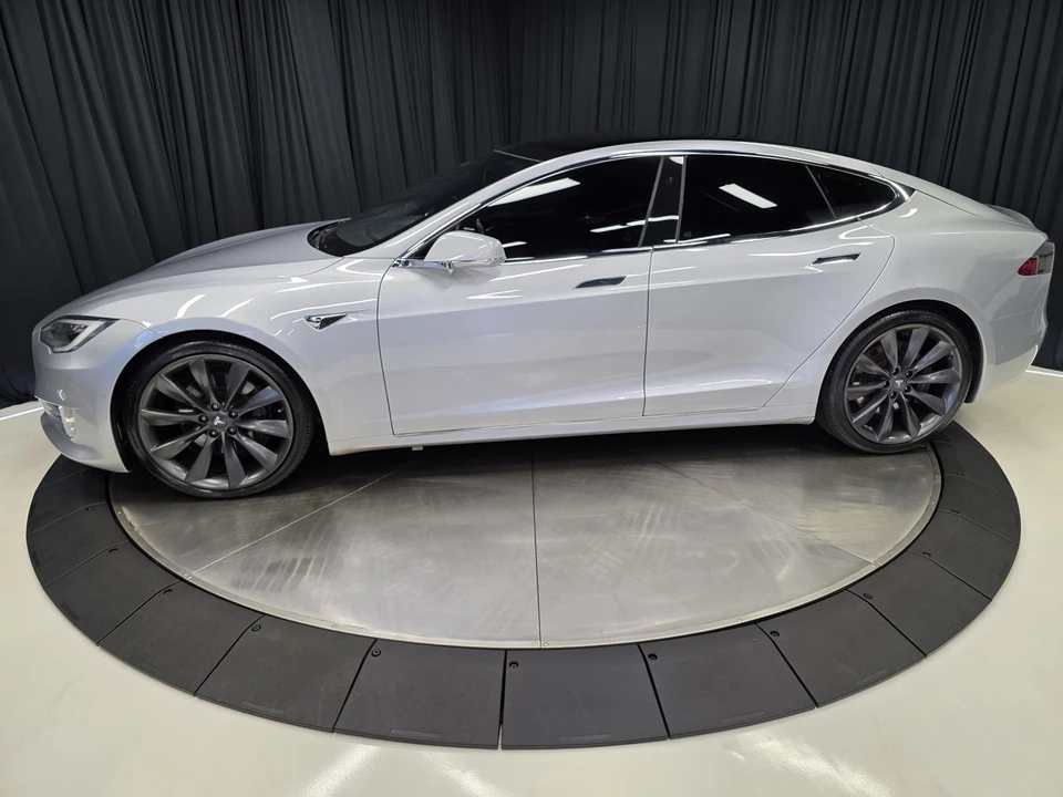 2017 Tesla Model S - Image 9 of 12