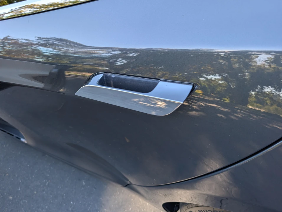 2017 Tesla Model S - Image 27 of 31