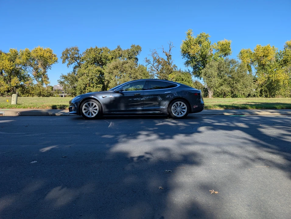 2017 Tesla Model S - Image 9 of 31