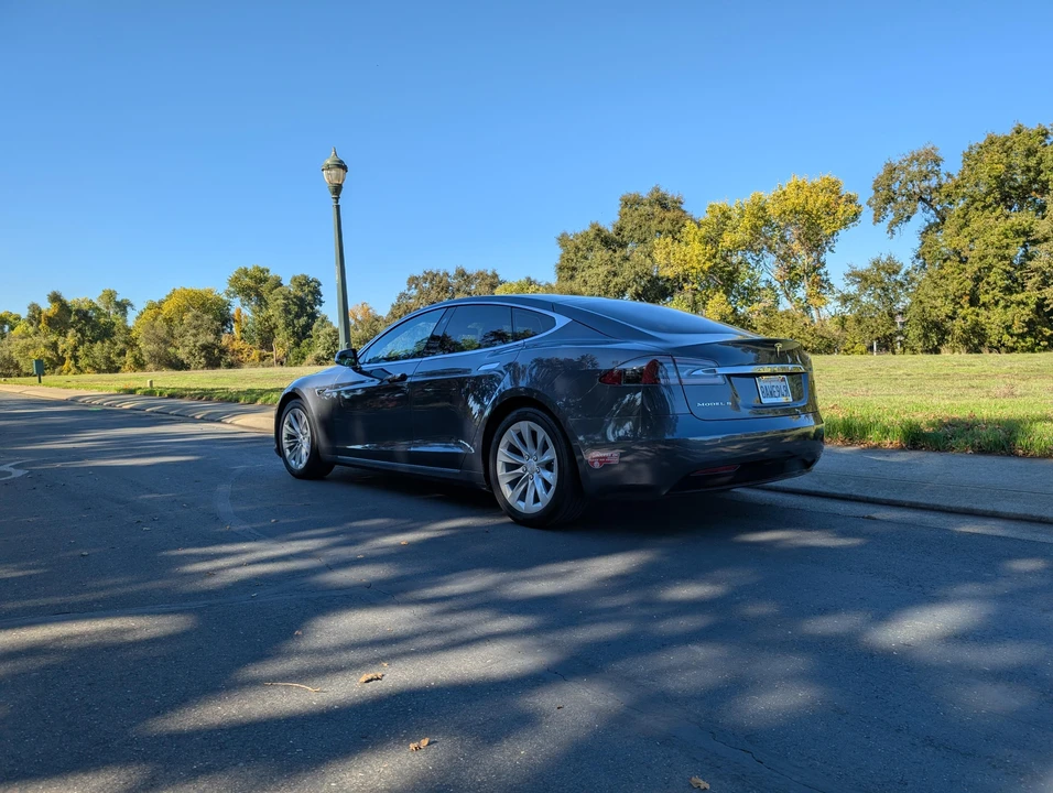 2017 Tesla Model S - Image 10 of 31