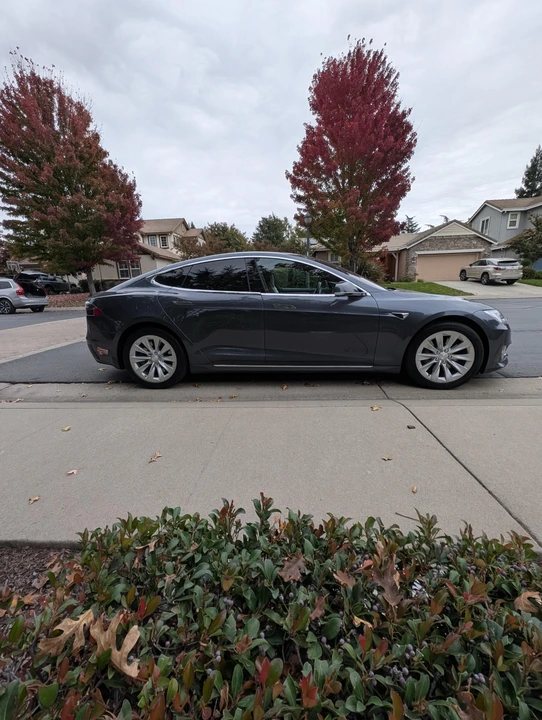 2017 Tesla Model S - Image 19 of 31