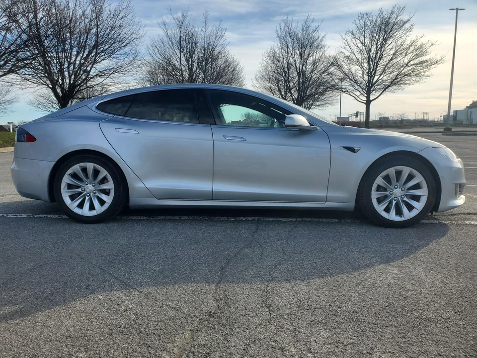 2017 Tesla Model S - Image 26 of 31