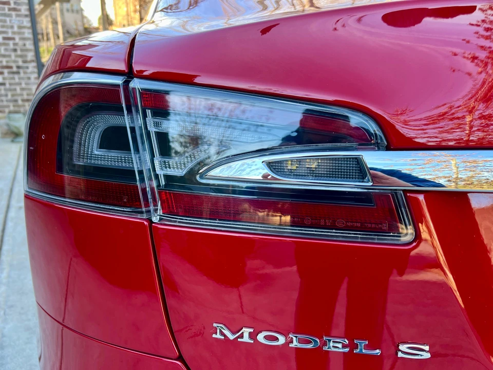 2017 Tesla Model S - Image 24 of 31