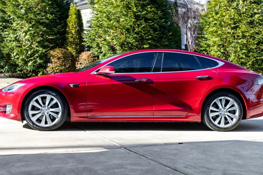 2017 Tesla Model S - Image 8 of 31
