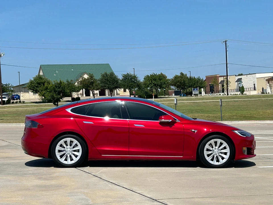 2017 Tesla Model S - Image 28 of 31