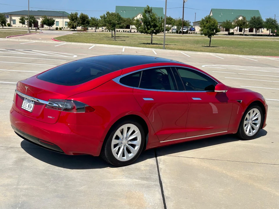 2017 Tesla Model S - Image 23 of 31