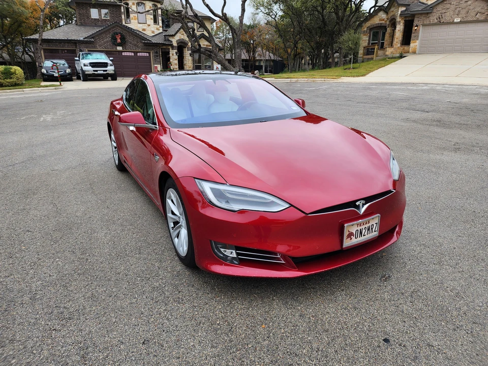 2017 Tesla Model S - Image 29 of 31