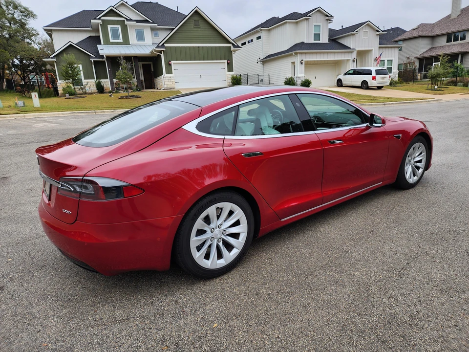 2017 Tesla Model S - Image 22 of 31