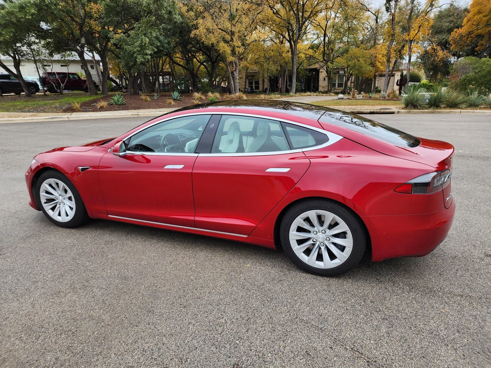 2017 Tesla Model S - Image 13 of 31