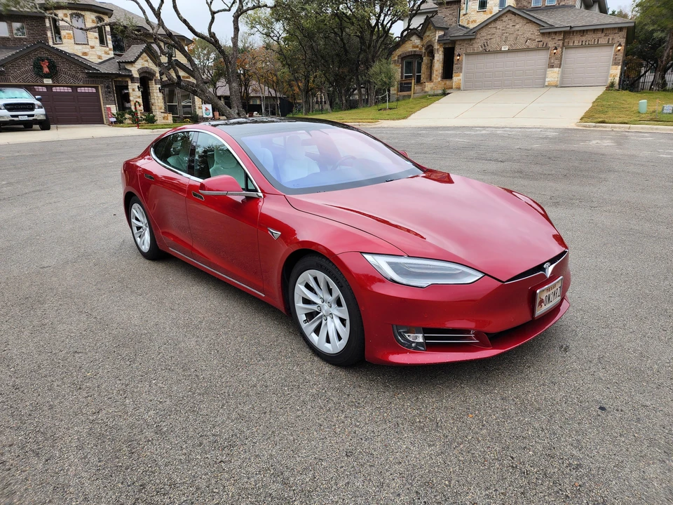 2017 Tesla Model S - Image 27 of 31