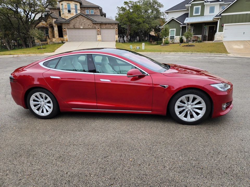 2017 Tesla Model S - Image 25 of 31